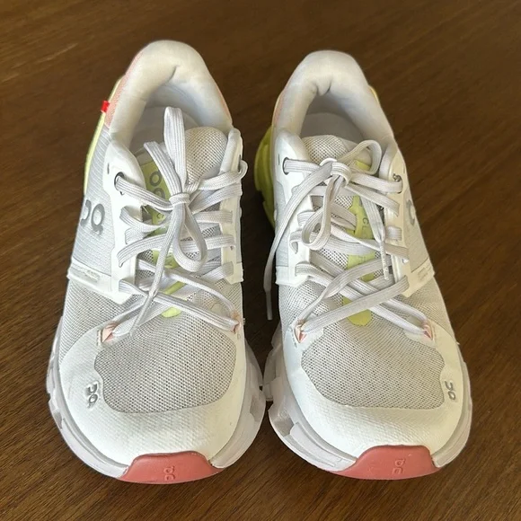 On and cloud - Picture 2 of 7